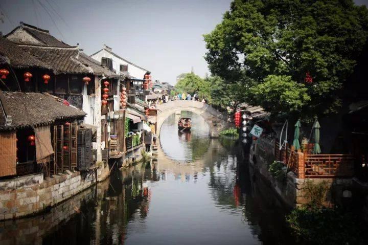 智问答网页戚薇穿宽大西装玩下衣失踪,矮个子女孩可以这么搭吗?,点亮你的智慧!